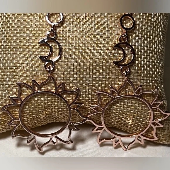 Women Boho Asymmetrical Star Sun Moon Drop Dangle Stud NWOT - Picture 2 of 6